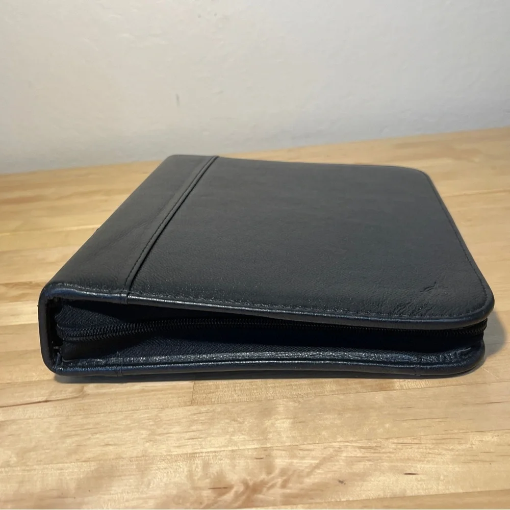 Franklin Covey Vintage Full Grain leather Binder Zipper around closure